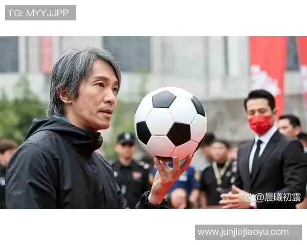 二字足球明星名字背后的故事与传奇成就揭秘
