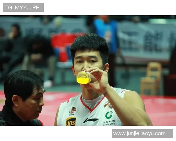 足球明星曹岩的职业生涯与成就全解析 足球明星曹岩的职业生涯与成就全解析