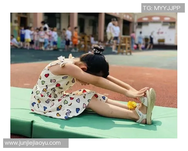 女童足球长袜的选择与搭配技巧助力小球员展现自信风采 女童足球长袜的选择与搭配技巧助力小球员展现自信风采