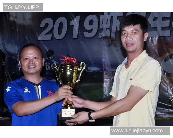 赵煦足球之路：从青涩少年到赛场明星的成长故事与奋斗历程